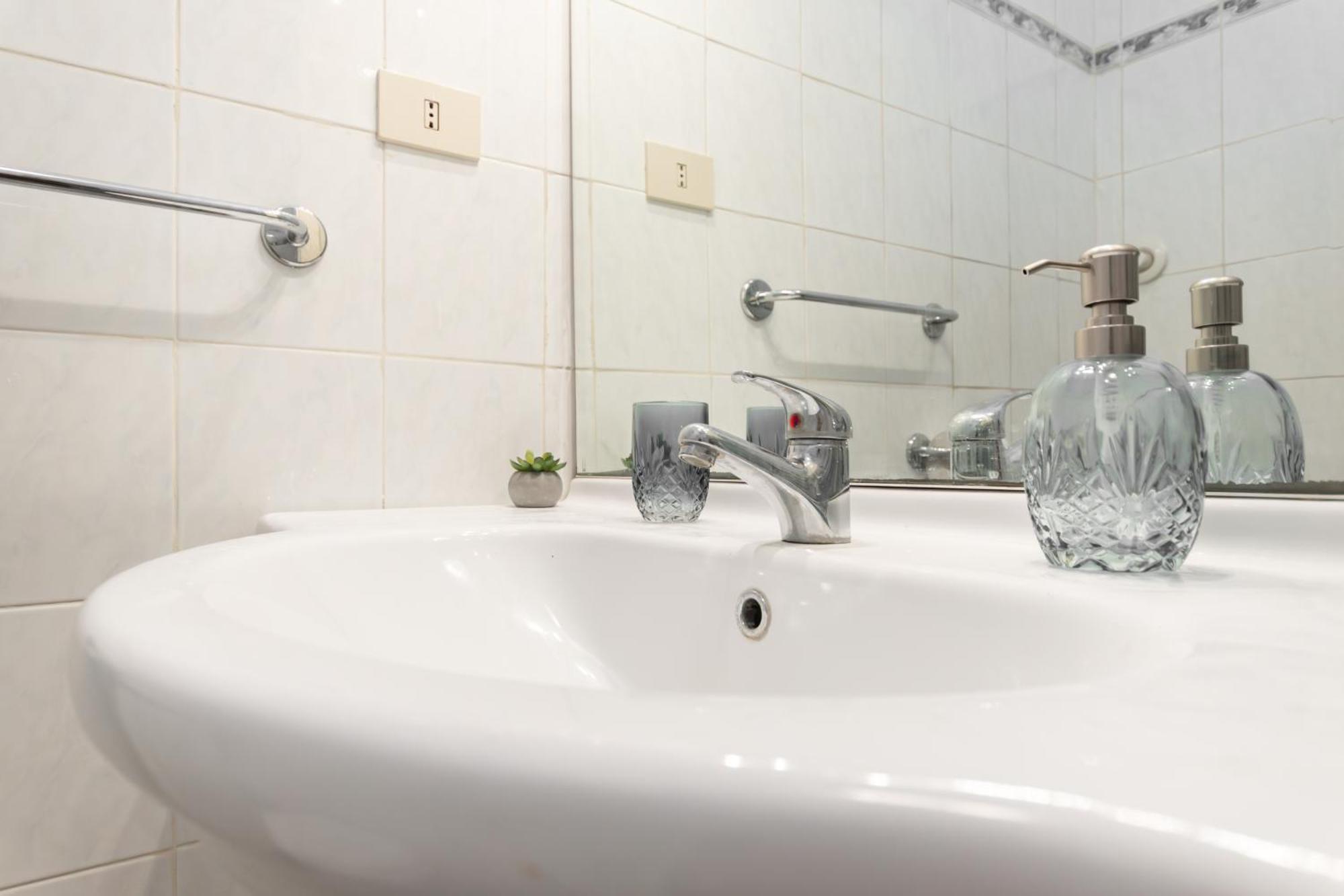 9Min Centro E Stazione Ferroviaria Apartment Genoa Exterior photo